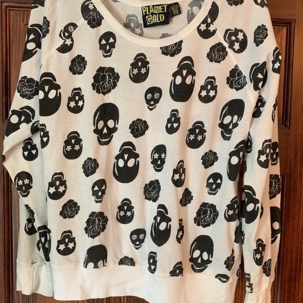 Women’s skull sweatshirt/long sleeve T-shirt